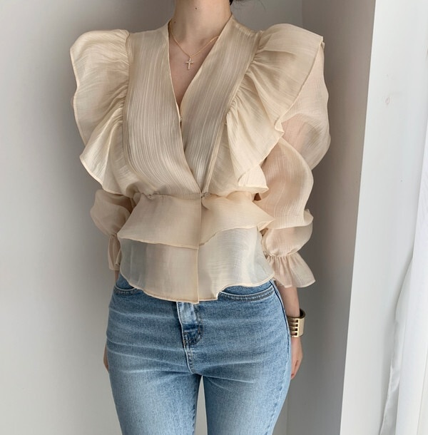 カットソー レディース 長袖 Vネック フリル フレア ウエストマーク かわいい 大人可愛い きれいめ シンプル カジュアル 無地 春 秋 ママ デート お出かけ フリル アプリコット トップス