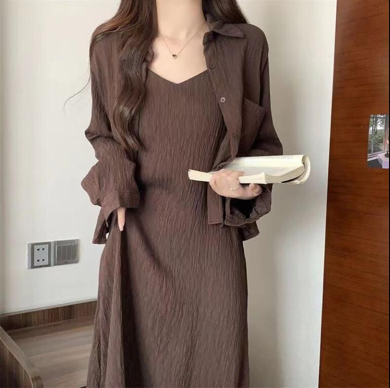婦人服の新スーツゆったり着やせシワシャツキャミソールスカート2点セット