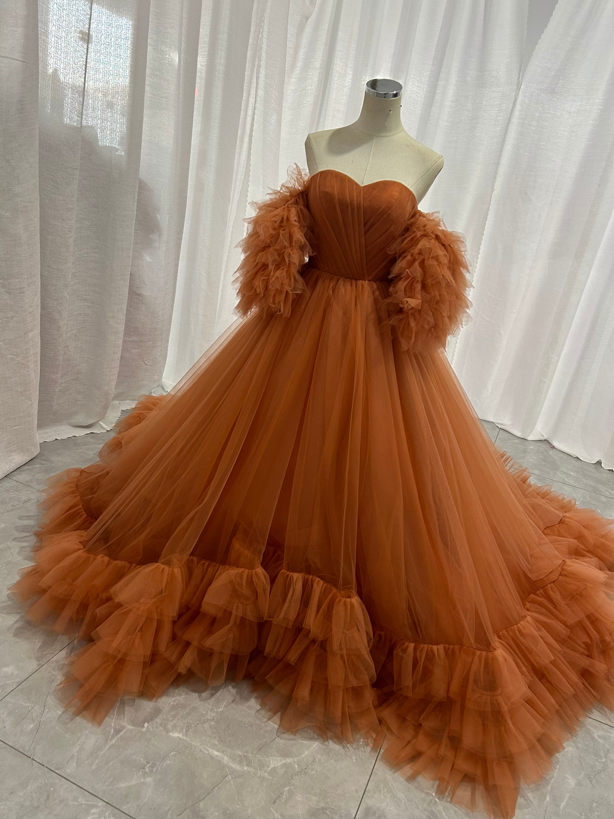 カラードレス オレンジ フリル袖 披露宴/結婚式 リボントレーン ラッフルフリル