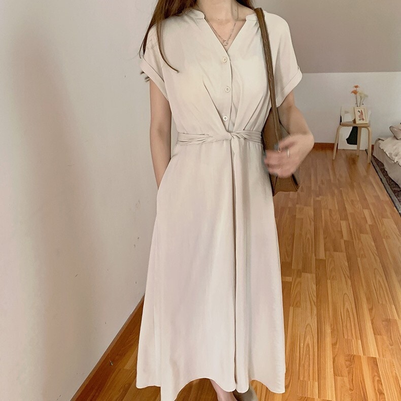 フロントねじり レディース ワンピース シャツワンピ ミディアム ミモレ フレンチスリーブ Vネック 襟なし フェミニン ウエストマーク ウエストリボン ボタン かわいい 大人可愛い きれいめ