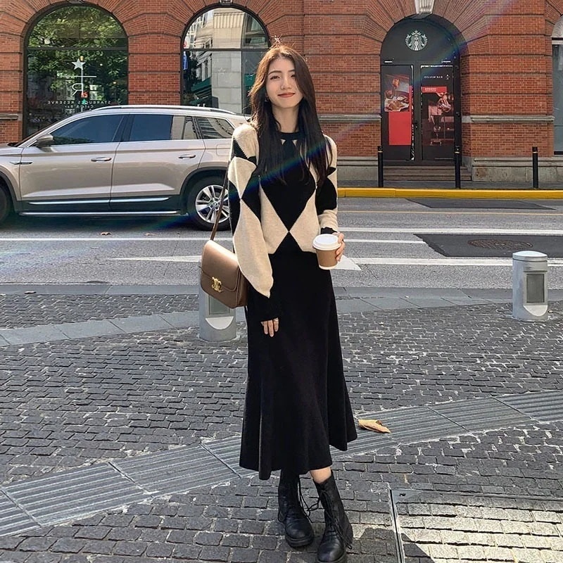 黒白コントラストカラーワンピース冬服レディースセットアップ上下二点韓国ファッションニットセータープリーツスカートニットワンピ