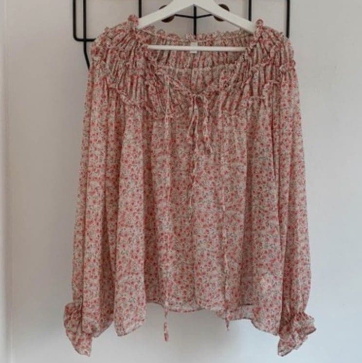 トップス デート かわいい 大人可愛い きれいめ シンプル カジュアル 大人 上品 おしゃれ お洒落 Vネック フリル シフォン 夏 春 長袖 モテ コーデ 韓国 花柄 Fサイズ 旅行 お揃い ピンク