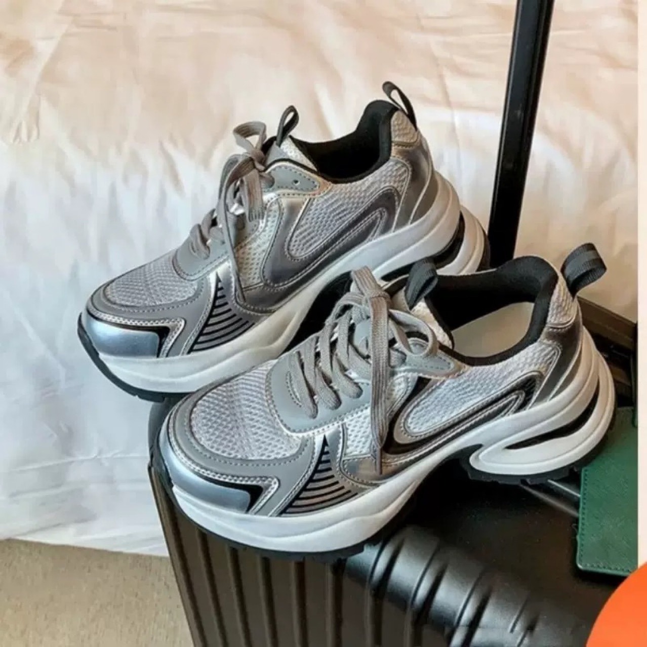 身長アップ牛革バージョン呂思同型7cmスペースシルバー厚底ダッドシューズ人気滑り止めカジュアルスポーツシューズ女性用