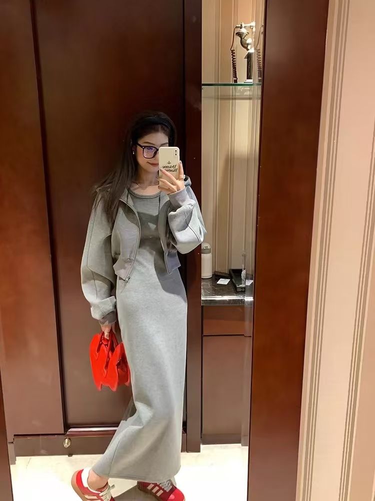 グレー カジュアル フード付き トレーナー 着痩せ レディース 秋 スーツ スカート ショートトレーナー+サスペンダーワンピース 通勤 2点セット