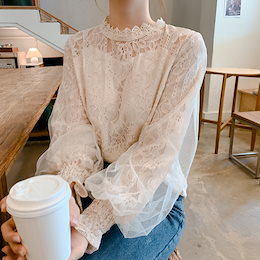 上質な透かし編みのステッチはランタン袖のニットに合わせてトップコートの女性ファッションを演出します。