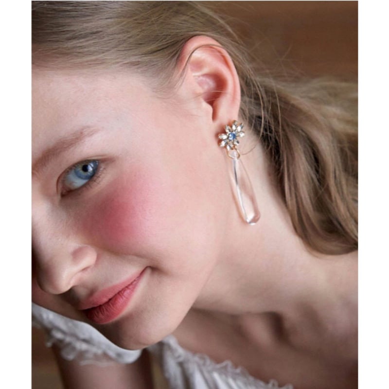 KINDABABY/BLACKPINK着用/ skyblue cubic flower イヤリング