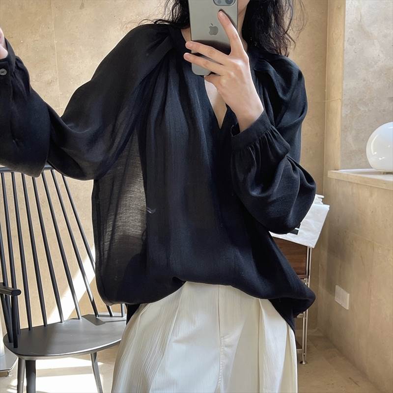 【早い者勝ち！】無地 白 ホワイト 黒 ブラック カラバリあり ノーカラー 襟なし Vネック バルーン袖 長袖 秋 夏 春 プルオーバー ブラウス