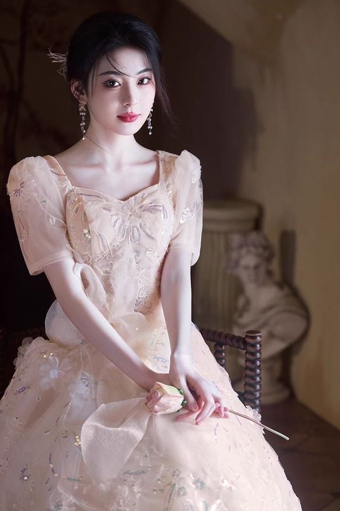 快適な生地の仙気のドレスのスカートの女性の金は音楽を試験して贈り物の誕生日の金の宴会の司会を完成します