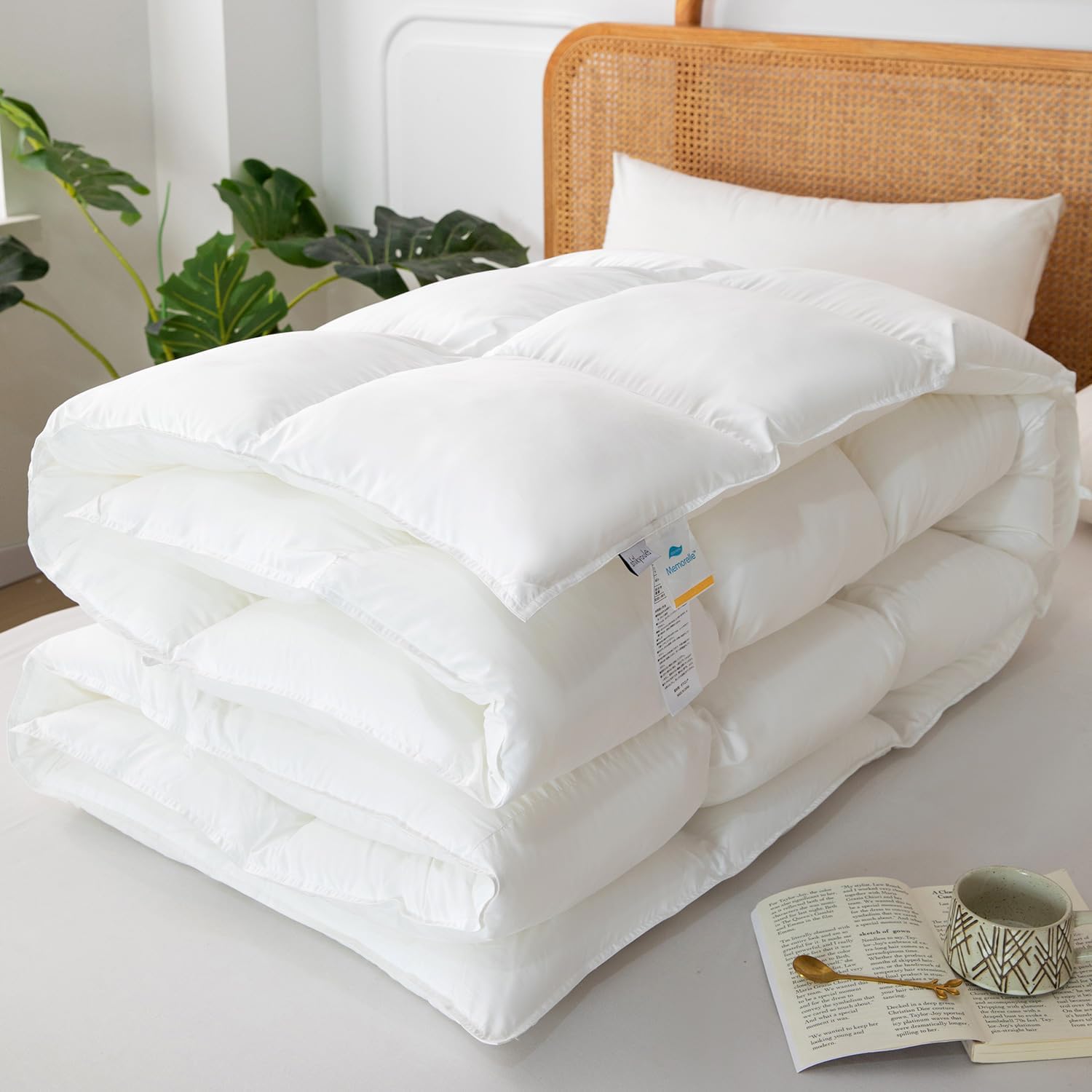 掛け布団 羽毛布団 シングル 羽根布団 人工 羽绒被 duvet 洗える 抗菌防臭 防ダニ 暖かい 柔らかさ 軽さ 心地よさ 通気性 冬用 耐久性 オールシーズン (150×210 cm, ホワイト)