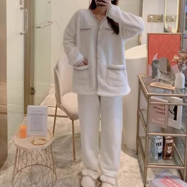 レディース トップス パンツ ボトムス ルームウェア パジャマ 部屋着 セットアップ ツーピーストップス 長袖 萌袖 Vネック 襟なし ノーカラー ワイド もこもこ ふわふわ ふっくら ポケット