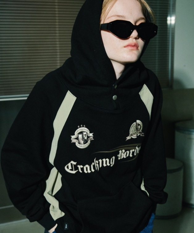 クラッキングスナップラグランフーディー Black UNISEX men & women