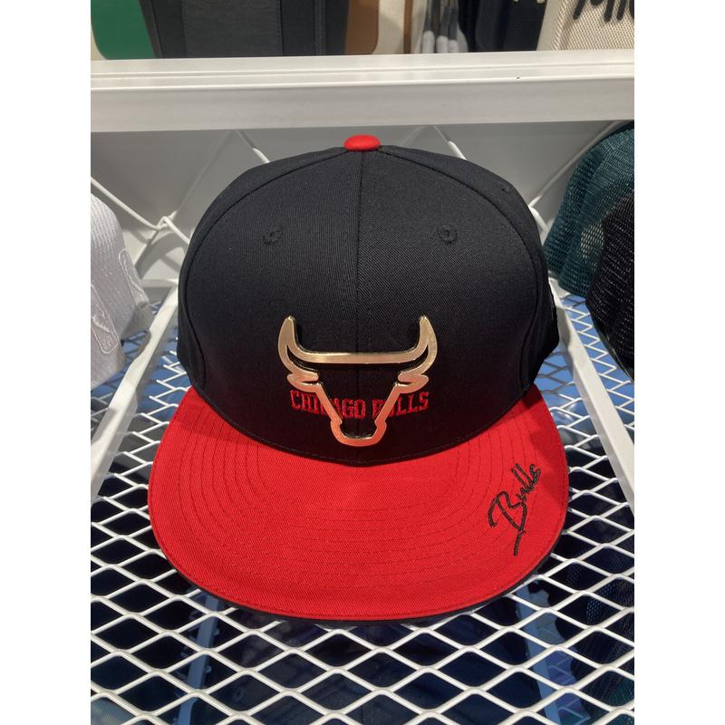 CHI ブルズ アウトライン メタル スナップバック HYFLAT_H CAP_HF175(N235AP614P)