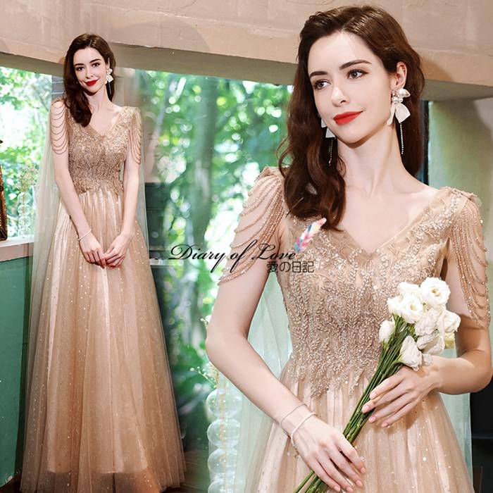 スパンコールを贅沢に使い大人っぽくいつもの自分を格上げしてくれる魔法の１着都会派の知的な女性に向け