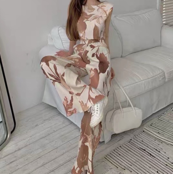 レディース トップス パンツ ボトムス セットアップ Tシャツ ストレートパンツ ワイドパンツ フルレングス 袖なし ノースリーブ フェミニン プリーツ ハイウエスト ウエストゴム 伸縮性 かわいい