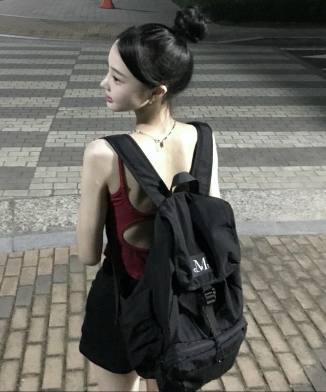 ノブワイドポケットバックパック男女共用