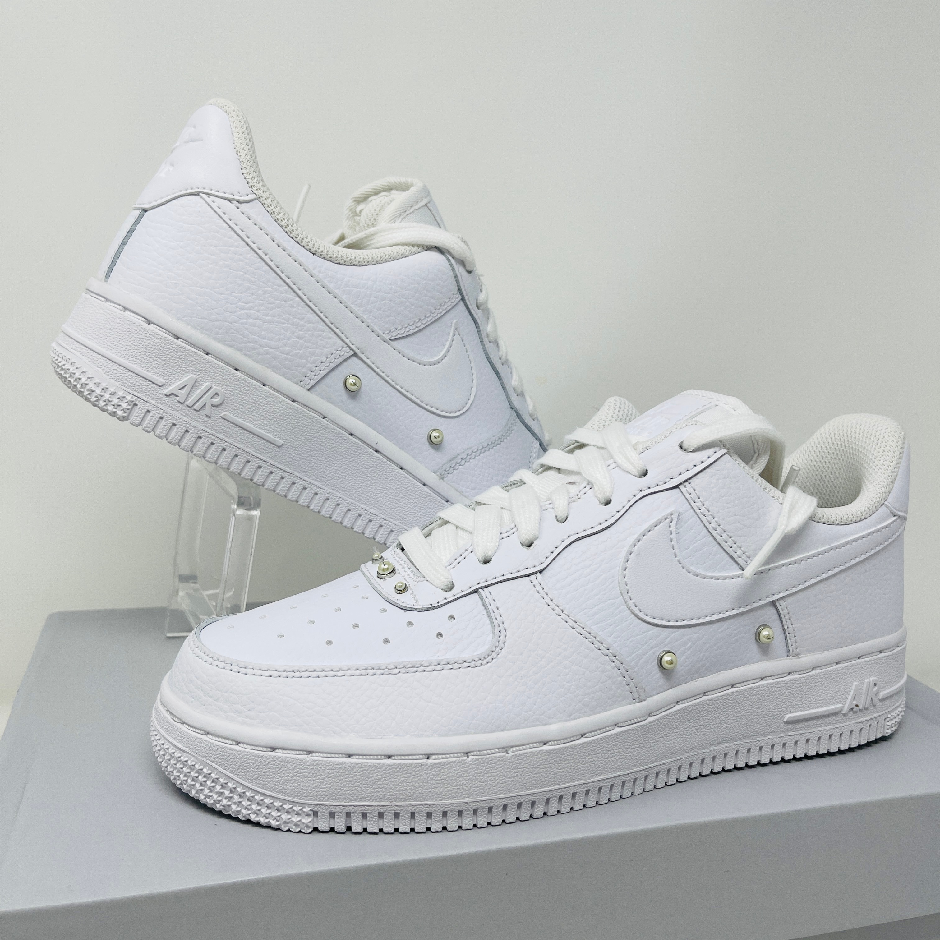 Qoo10] NIKE エアフォース1 07 SE レディース : シューズ