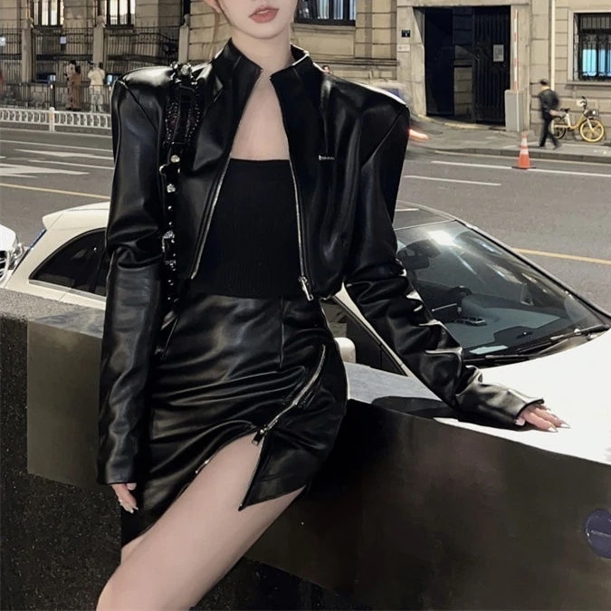 ブラックカラーレザージャケット緩い気質短いセクションの女性の早春2024新しいシニア感覚ジップジャケットトップ