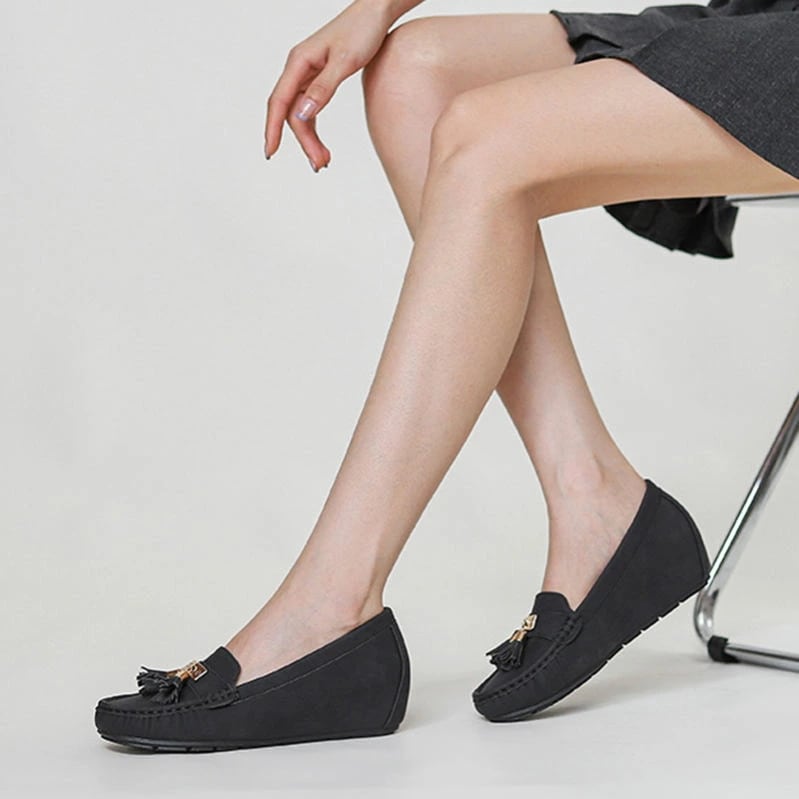 500円OFFクーポン モカシン 美脚 走れる コンフォート レディース パンプス スウェード 痛くない 歩きやすい タッセル ラウンドトゥ ウェッジソール 仕事 通勤 ソフト 履き心地よい ウェッジ