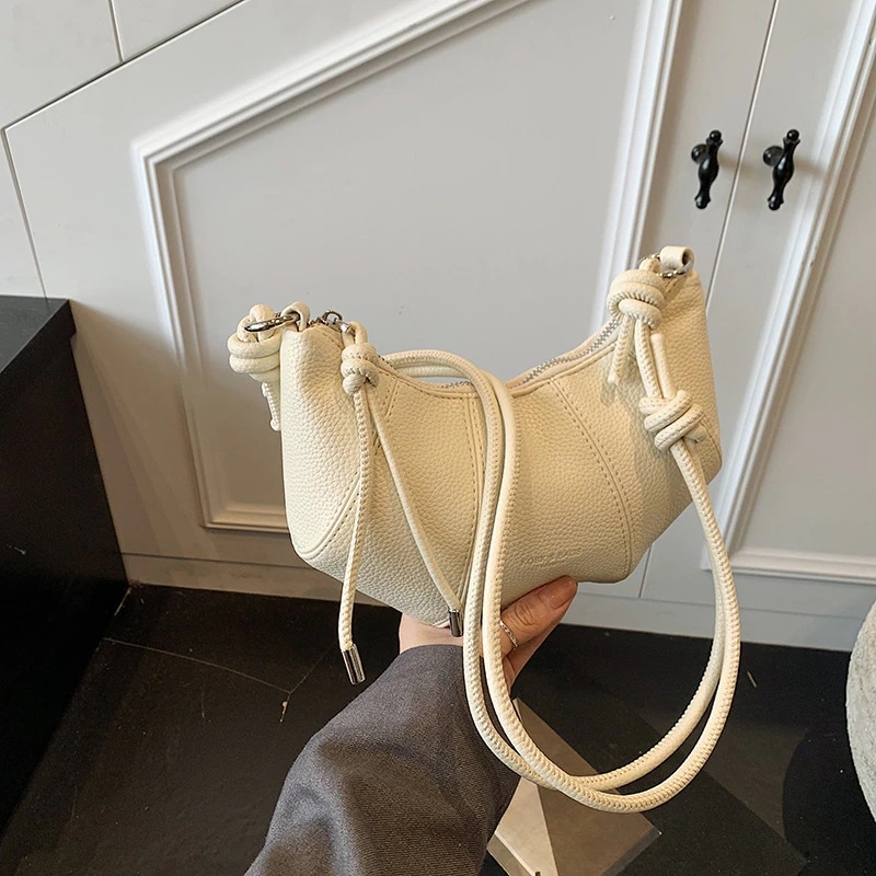 【超お得1つ買うと10個もらえる】メガ割ショルダーバッグ 大容量バッグ 女性 夏 新作 ショルダーバッグ クロスボディ 韓国 通勤 通学 餃子バッグ