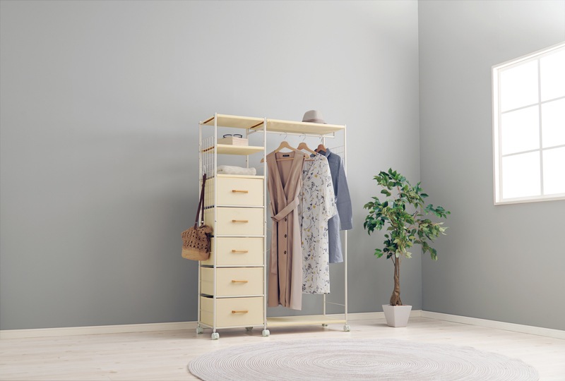ハンガーラック スラックスハンガー 頑丈 スリム 洋服掛け おしゃれ ワードローブ 木製 引き出し キャスター 棚 衣類収納 幅107cm