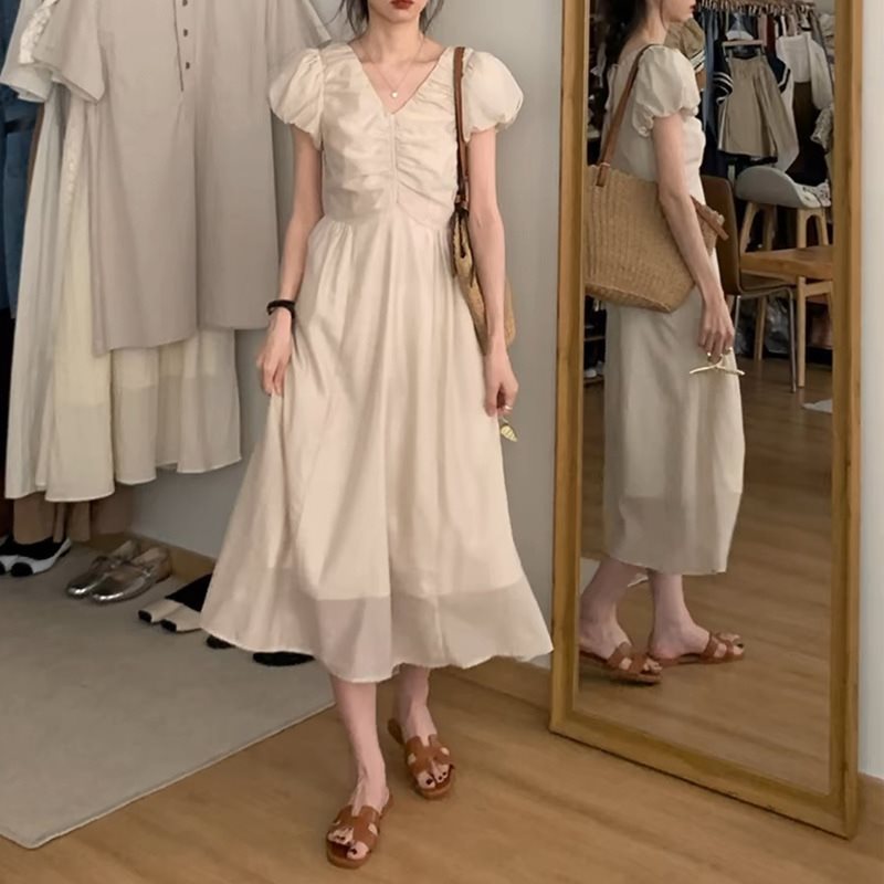 【1つ買うと10つ無料】ベージュ ネックドレス女性2025夏のプリンセススカートハイレベルの気質ロングスカート