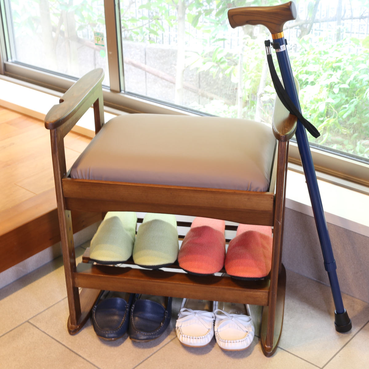玄関ベンチ 座面高6段階調節 ステッキホルダー付 ちょっと腰掛け 玄関 ベンチ 補助椅子 チェア 腰掛け サポートチェア コンパクト 高さ調節 杖ホルダー リビング 和室 敬老の日 椅子 イス 7,896円