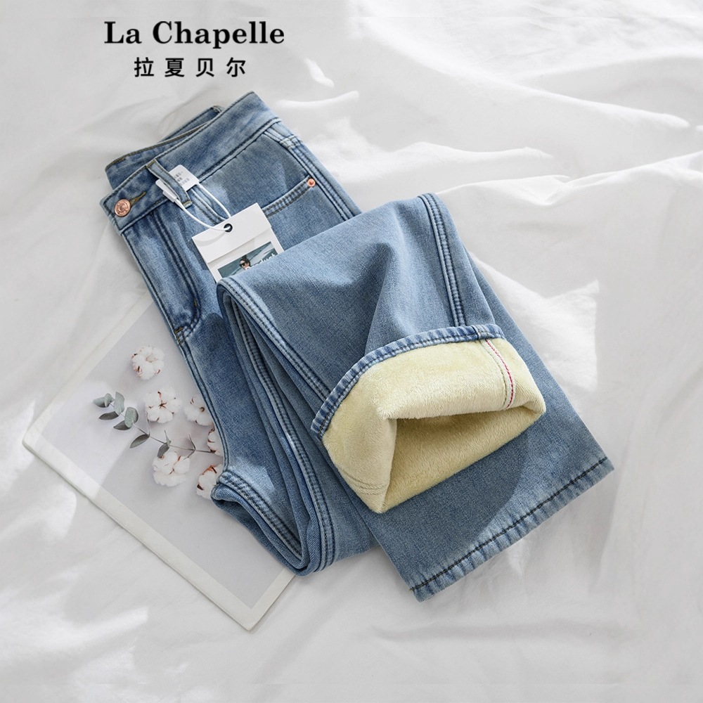 小柄な女性のためのフリース裏地付きで厚みのあるストレート レッグ ジーンズ秋冬のトレンドの新スタイル明るい色ハイウエストゆったりとしたフィット感細身の脚