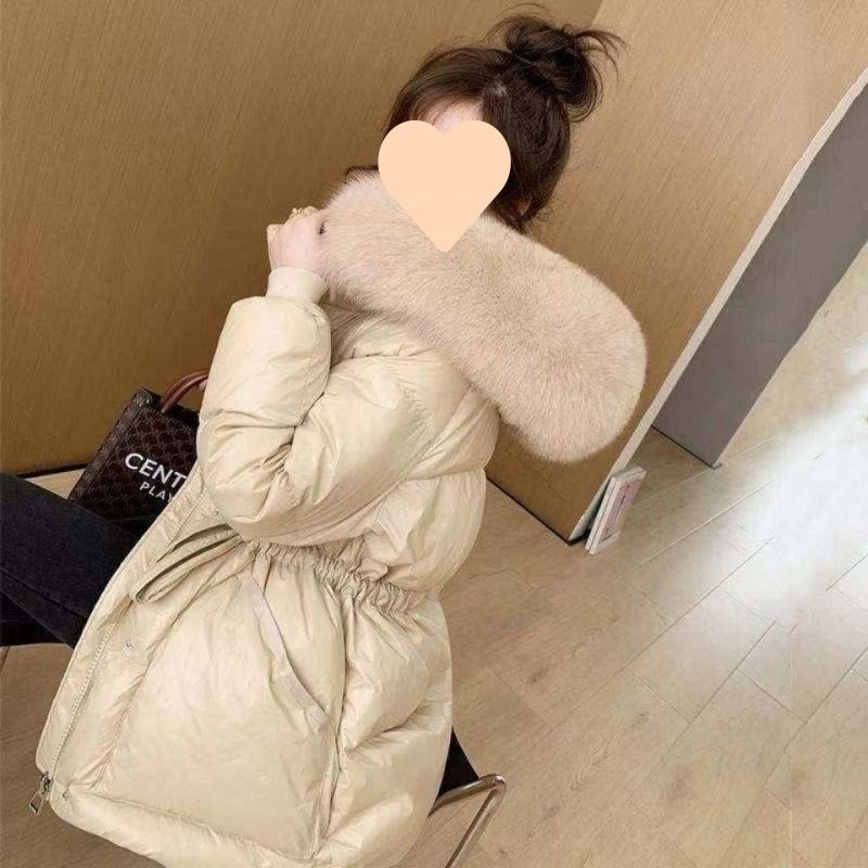 ダウンジャケットの毛襟を厚くしてウエストを収めたアヒルの毛の細身のコート