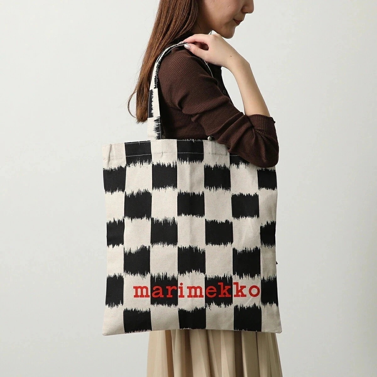 marimekko マリメッコ トートバッグ VANKKA JAKALA PLACEMENT 093982 レディース コットンブレンド ショッピングバッグ ロゴ 鞄 930