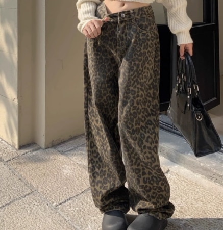 レディース パンツ ボトムス かわいい 大人可愛い ヒョウ柄 レオパード デート お出かけ お泊まり アウトドア キャンプ バカンス 高原 ガーデン コンサート ライブ コーデ モテ 清楚 トレンド