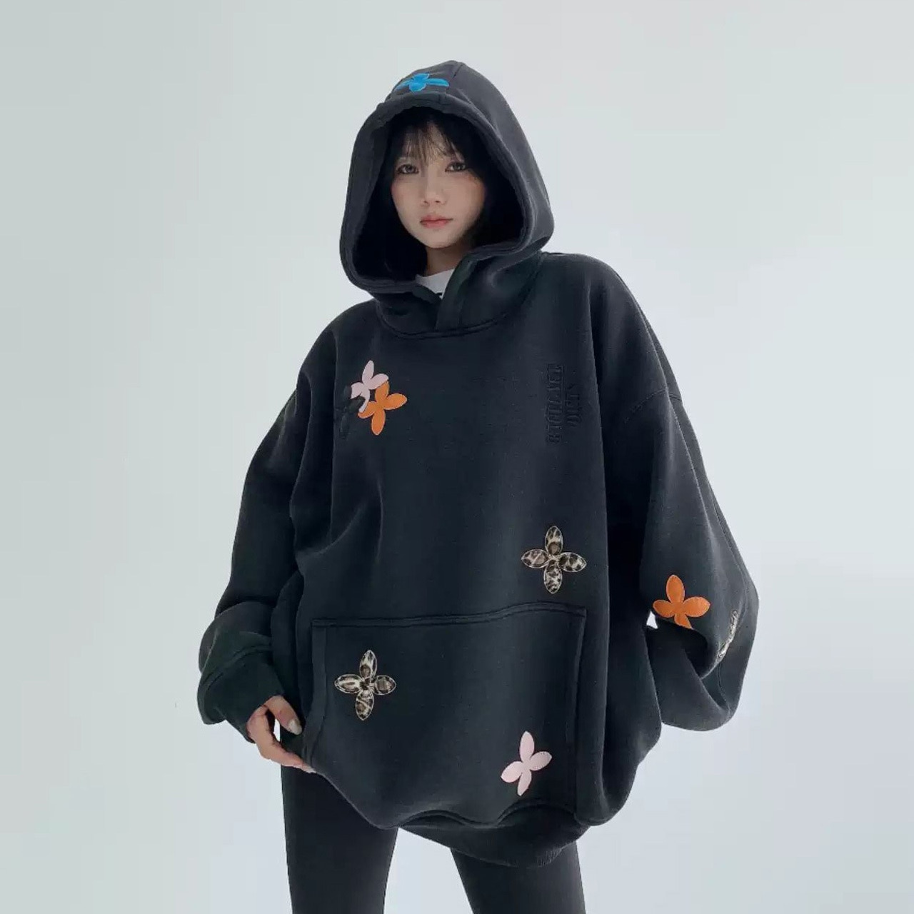 フラワーパッチ プルオーバー パーカー レディース トップス オーバーサイズ ルーズシルット コットン かわいい カジュアル おしゃれ こなれ感 ラフ ルーズ 花柄 フラワー 秋 冬 通勤 デート