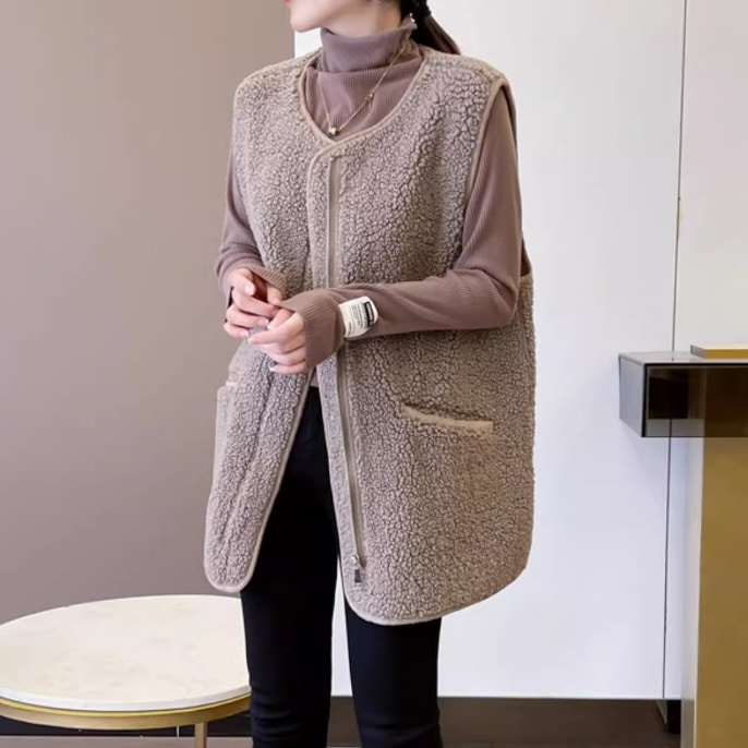 レディース ジャケット ベスト アウター 上着 ウール 羽織 前開き 袖なし ノースリーブ ラウンドネック 襟なし ノーカラー ストレート もこもこ ふわふわ ふっくら ファスナー ポケット かわいい
