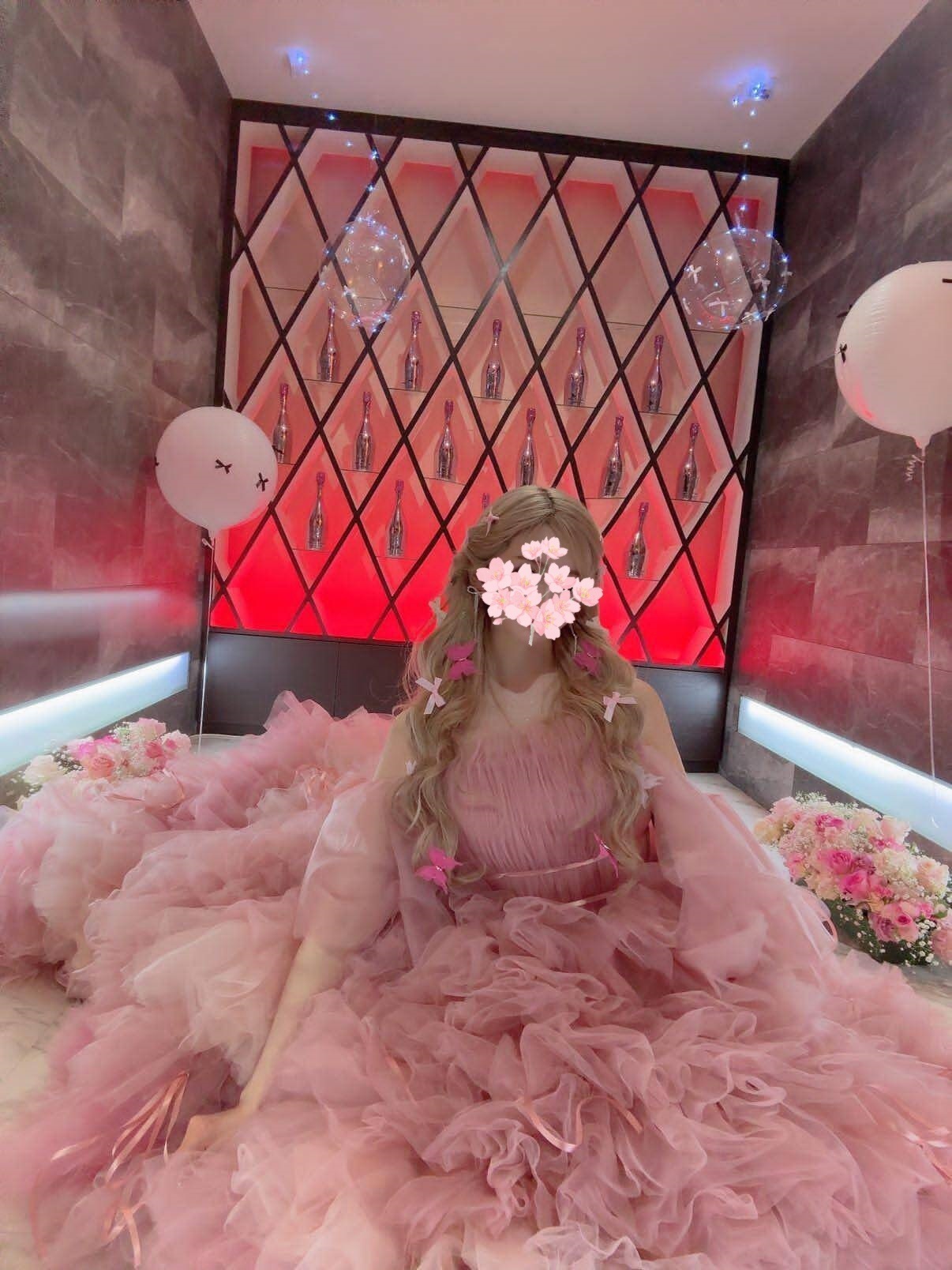 実例写真！カラードレス ピンク グラデーション ベアトップ ふわふわ袖 もこもこドレス ボリュームドレス 前撮り