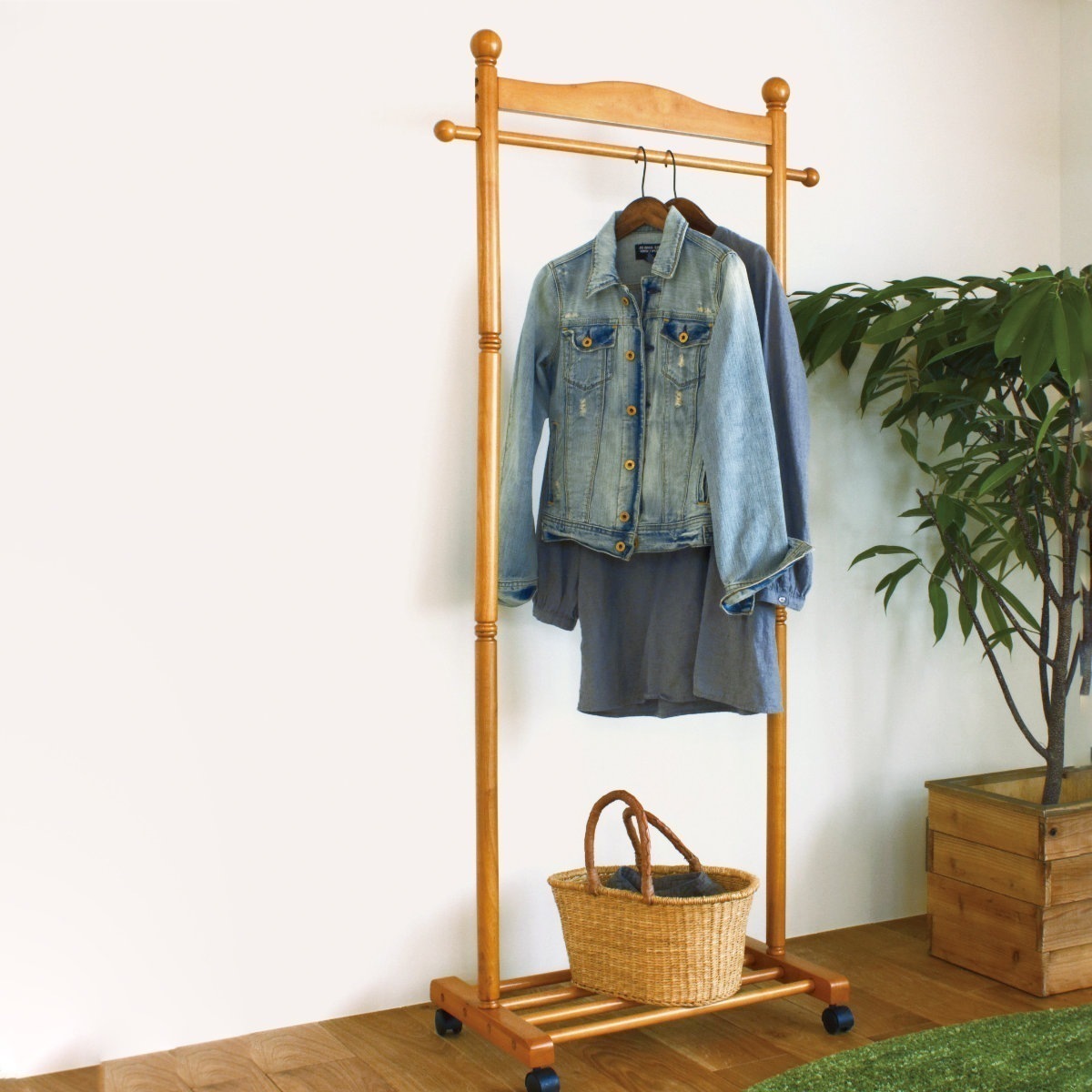 ハンガーラック 幅73.5cm 木製 キャスター付 棚付き 天然木 コートハンガー ハンガー 洋服掛け ポールスタンド 収納 衣類収納 棚 ハンガー掛け キャスター おしゃれ