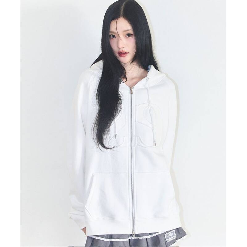 ILLIGO 129 ロゴパッチ付きフーディ ホワイト 24AWOUT09WH 393884