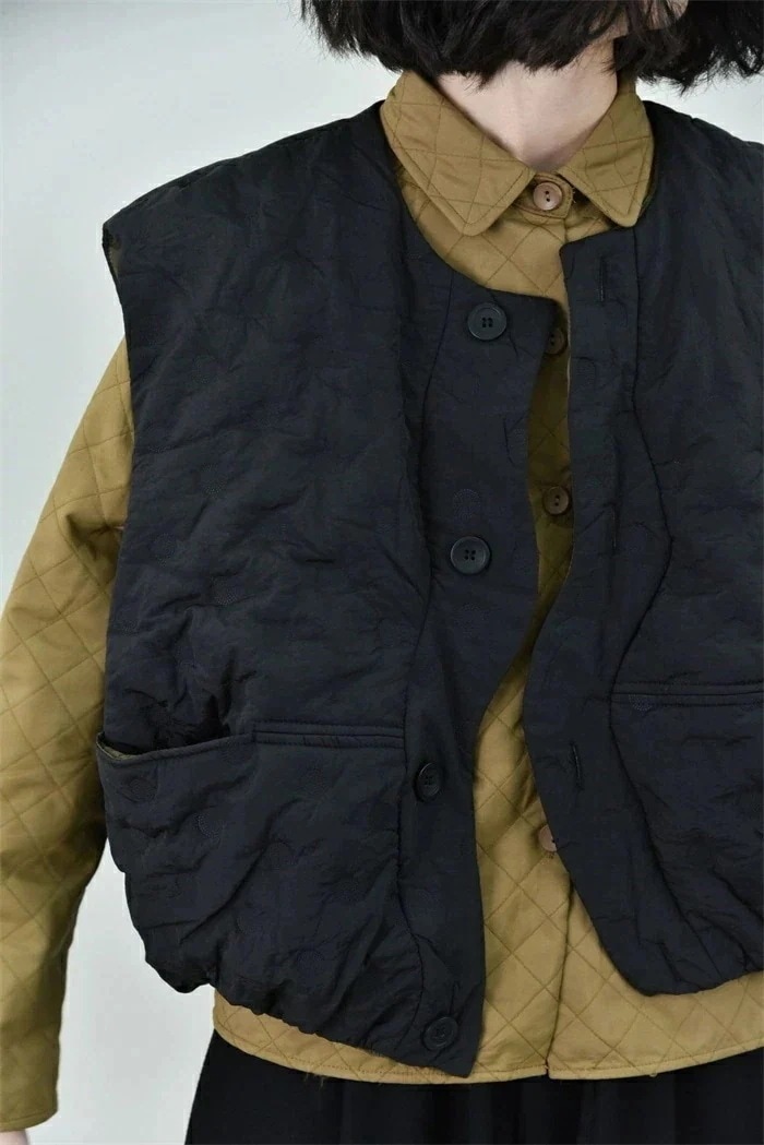 【急速出荷】中綿ベスト レディース ベスト ショート丈 アウター ジャケット 無地 前開き トップス ゆったり シンプル カジュアル 体型カバー 大人気 おしゃれ レイヤード 重ね着 冬服 防寒 暖か