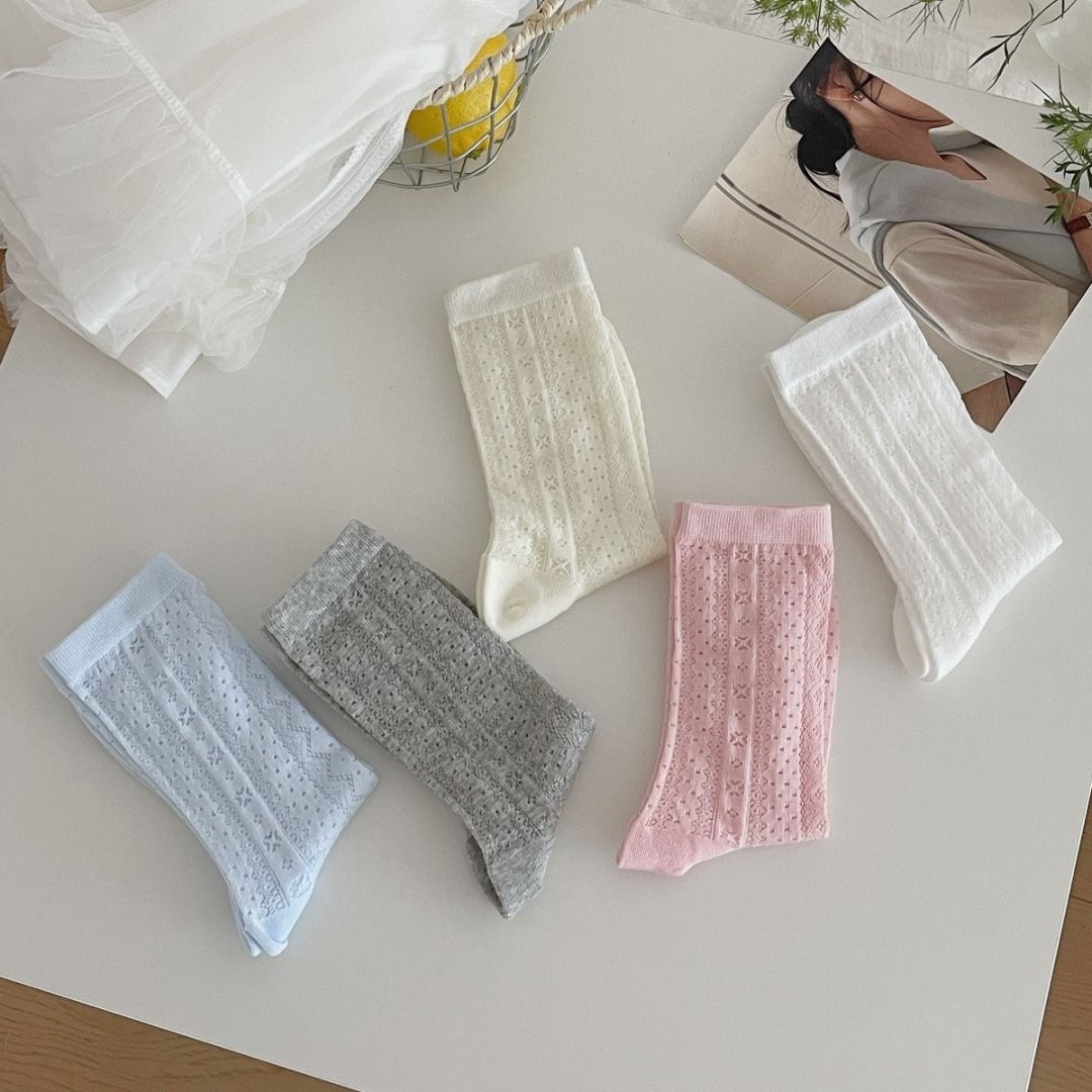 【1点ご購入 で10点プレゼントいたします】靴下夏の超薄型中筒靴下網目通気性が良く甘い純色のスタッズソックス