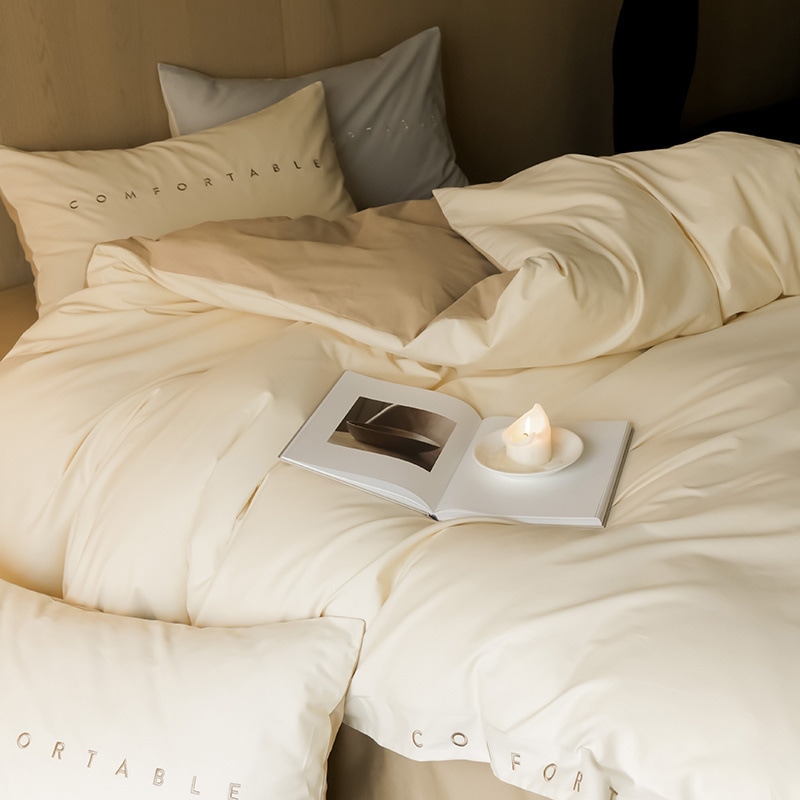 秋と冬のクラスの100ペアの綿4ピースセットaシンプルな二重ペアの純粋な綿の刺繍キルトカバーと寝具