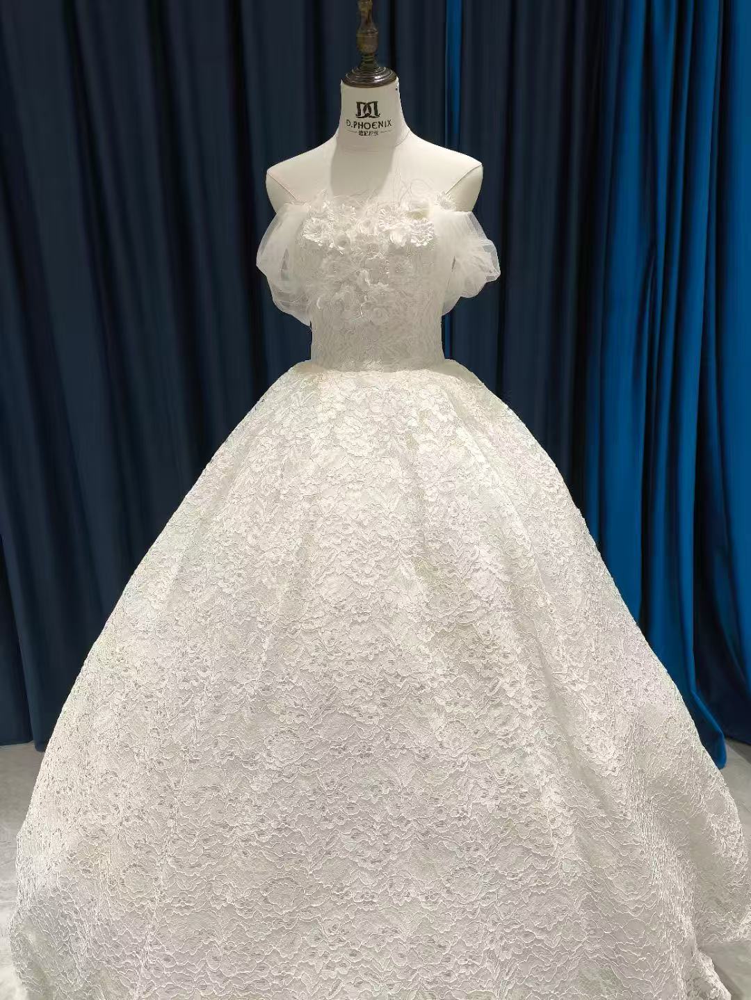 ウエディングドレス オフショルダー 3D立体レース刺繍 編み上げ オフホワイト 贅沢な総レース 披露宴/結婚式