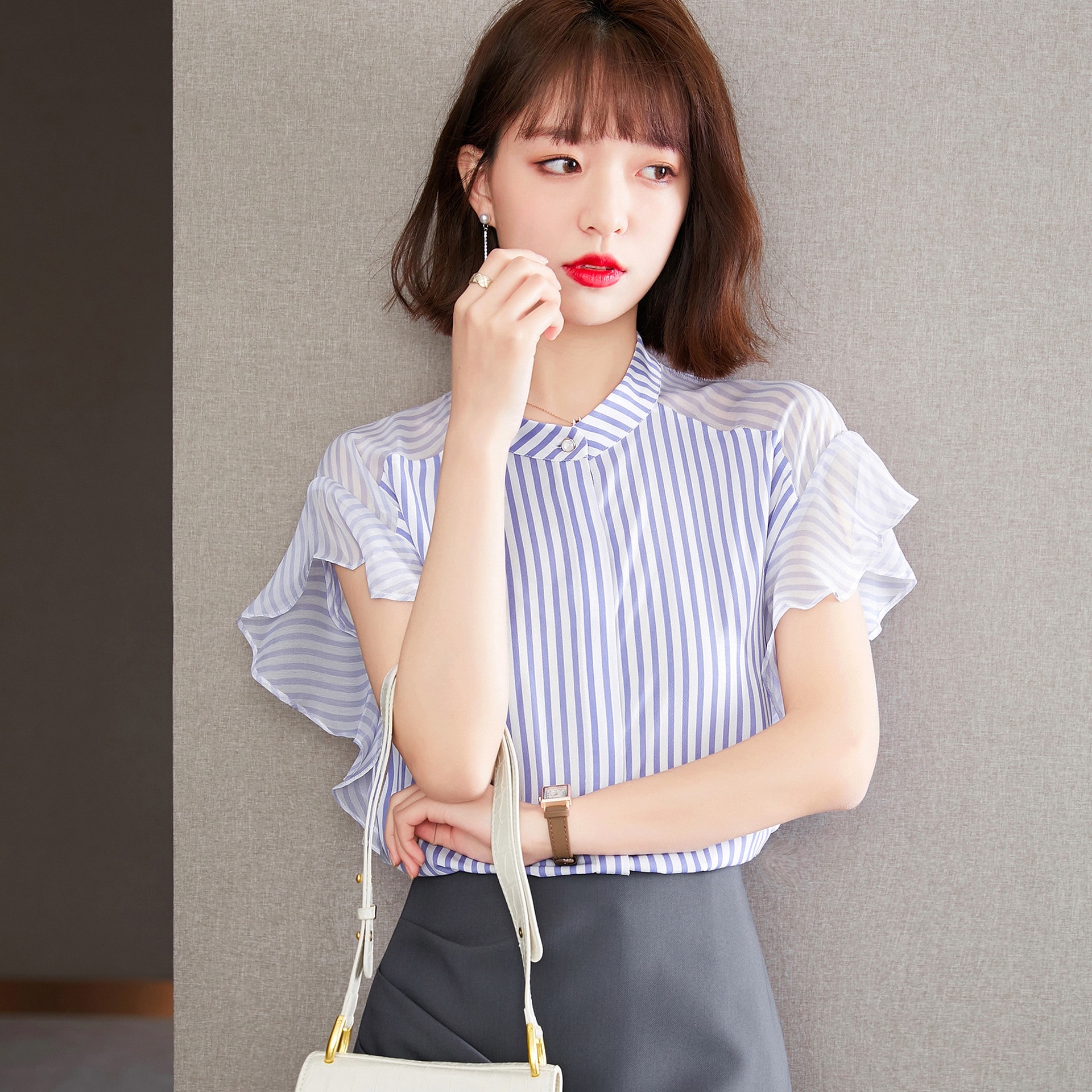 夏でもブラウス人気新作さらっと羽織れるサテンシャツしま着痩せシフォンシャツフリル袖口