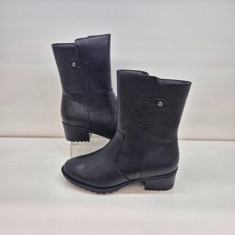 女性の足幅が広く暖かい軽量ハーフブーツ FM614A