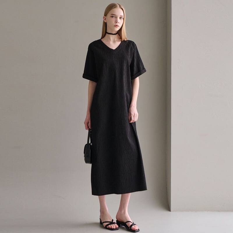 エンボス加工Vネックロングワンピース_3色展開