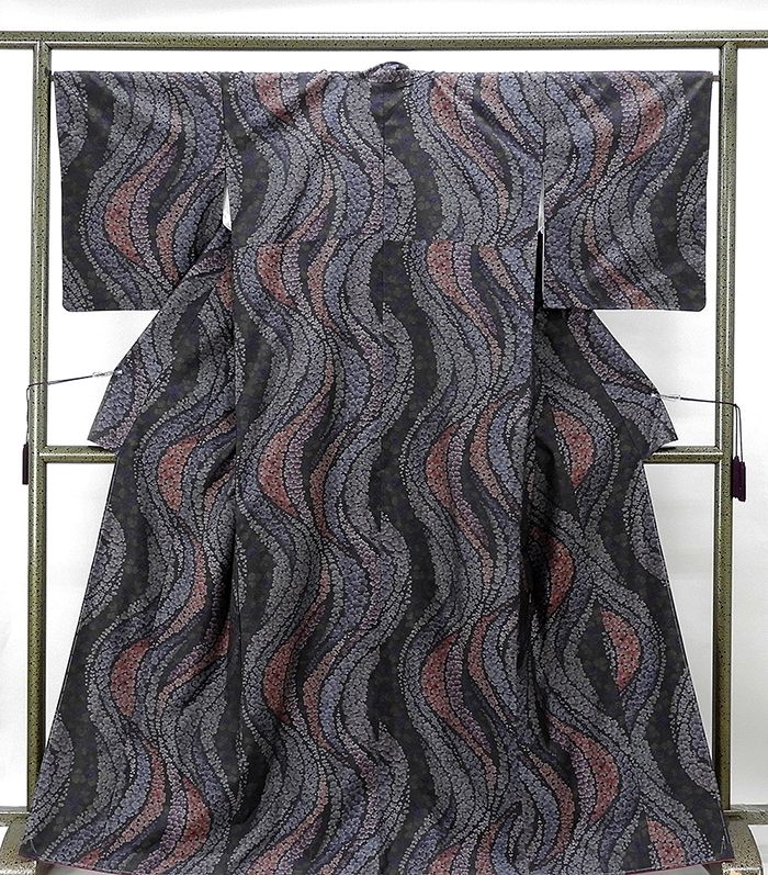 紬 未着用超美品 正絹 花模様 身丈165.5cm 裄丈66.5cm 紬 未使用 新古品 着物