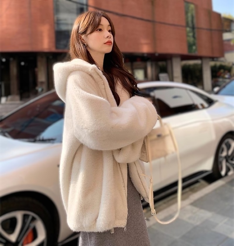 アウター コート ブルゾン ジャケット ボアブルゾン ボアジャケット フード付き 長袖 モコモコ フェイクファー 厚手 シンプル 大人 おしゃれ とろみ感 無地 秋 冬 レディース お出かけ 休日 6,073円