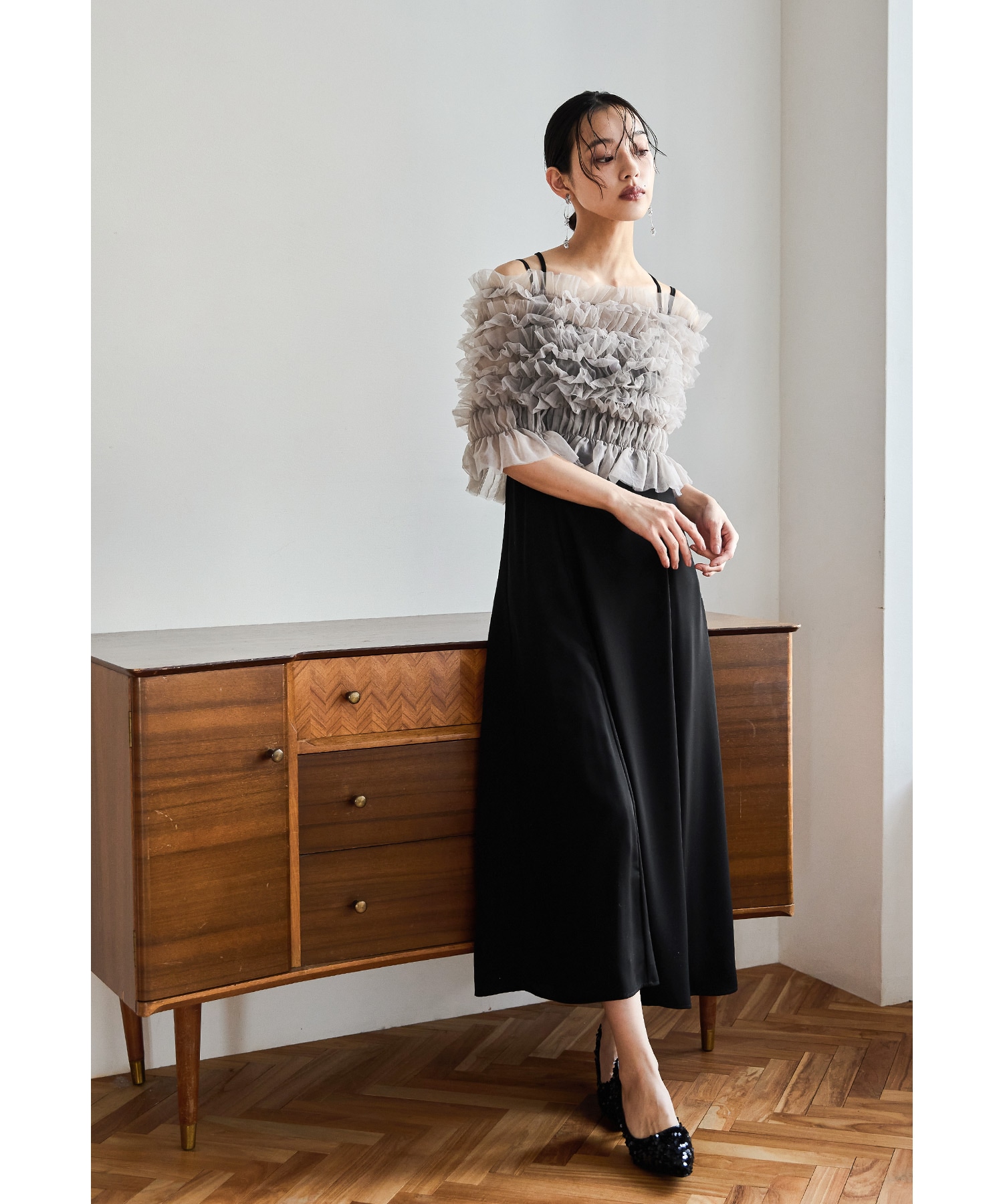 シャーリングチュールトップスセットドレス パーティードレス 結婚式 オフショルダー ビスチェ キャミワンピース 2点セット フレア 無地 シンプル お呼ばれ パーティー 二次会 披露宴 謝恩会