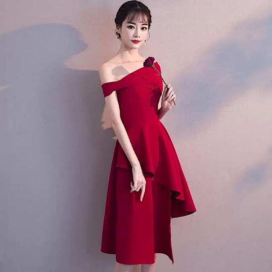 【取寄：納期2週間】結婚式ドレス アシンメトリー オフショルダー イブニングドレス 発表会 演奏会 レディース フレアドレス 結婚式 ステージ衣装 ミモレ丈 エレガント ウエディングドレス