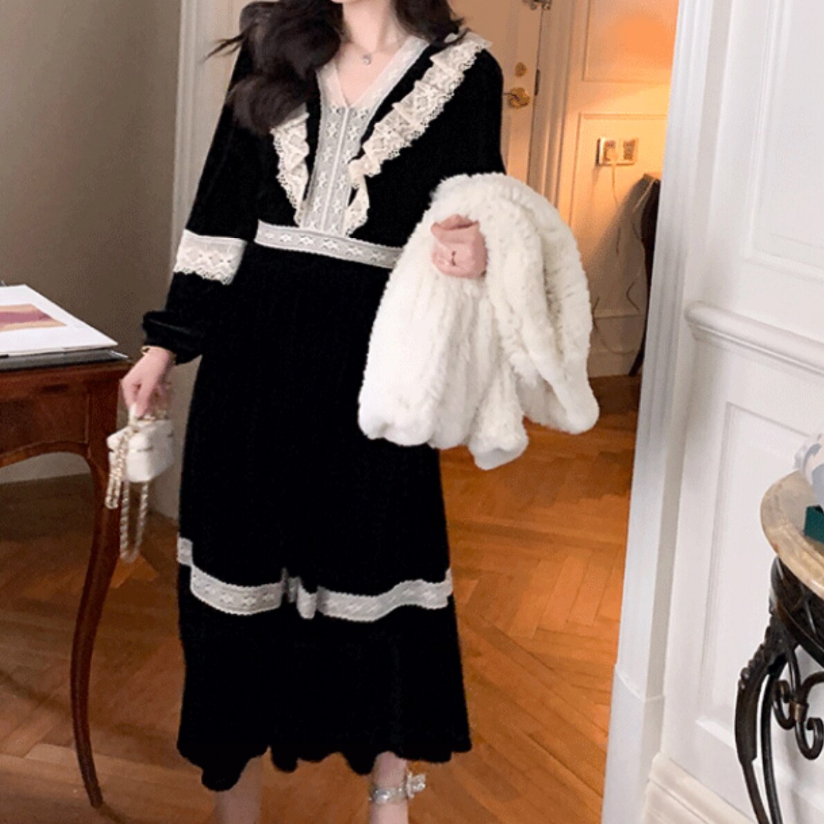 ワンピース 膝丈 ミモレ丈 袖あり 長袖 Vネック レース プルオーバー キレイ目 おしゃれ カワイイ スタイリッシュ レトロ モダン クラシック 上品 華やか ゴージャス エレガント 4,910円