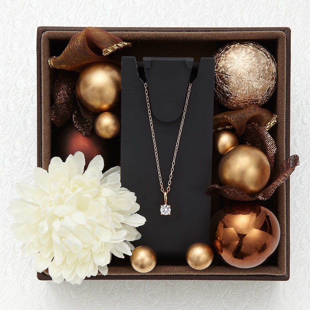 専用box付きレディースネックレス　4本爪ペンダント　4mmスーパーキュービックジルコニア キュービックジルコニア　シルバー925製チェーン　オリジナルジュエリーボックス　ニッケルフリー