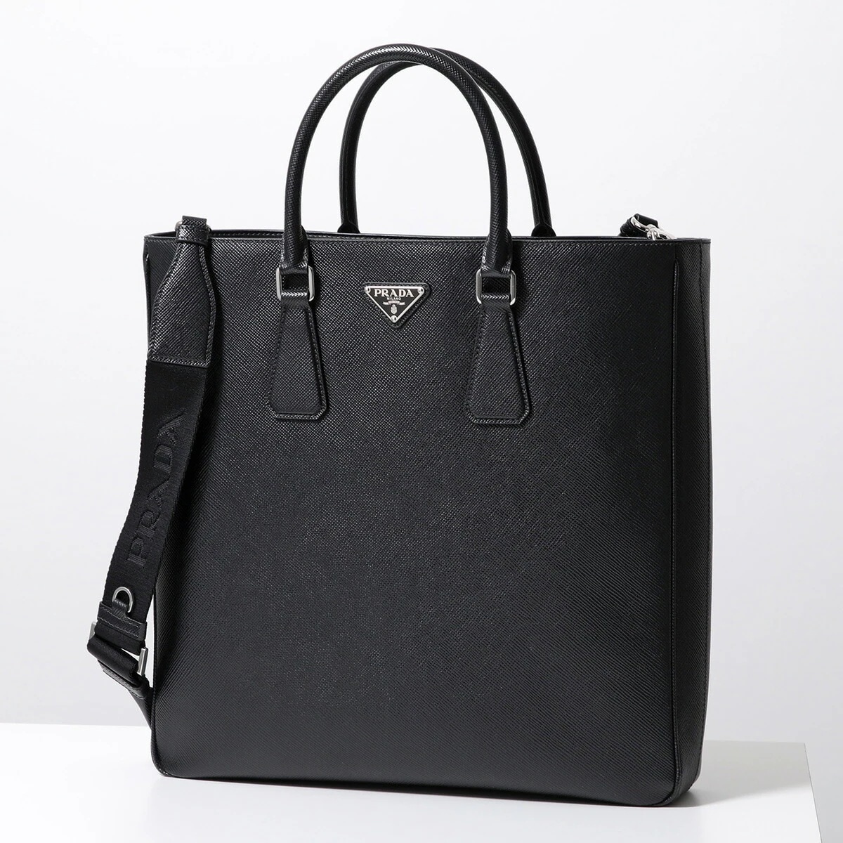PRADA プラダ トートバッグ 2VG115 2FAD メンズ トライアングルロゴ サフィアーノレザー ショルダーバッグ 鞄 F0002/NERO 2VG115_2FAD_F0002