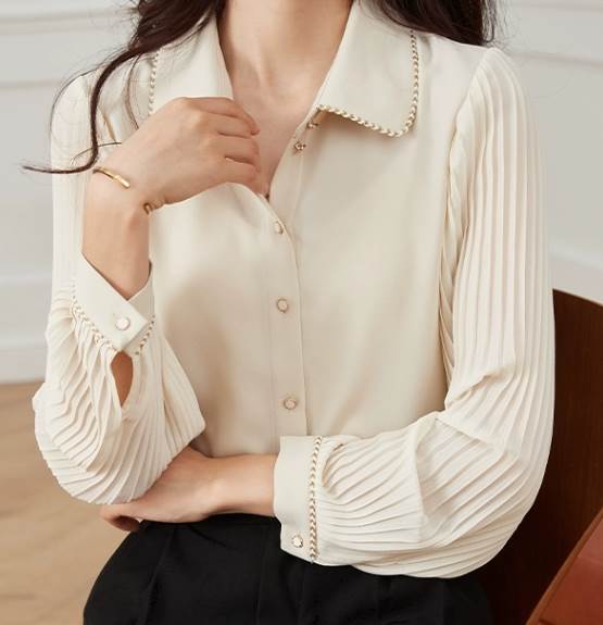 トップス ブラウス 袖あり 長袖 襟付き ストレート プリーツ 袖プリーツ 大人可愛い きれいめ 大人 上品 おしゃれ お洒落 大人女子 こなれ感 セクシー エレガント モダン 主役級 存在感 フォー